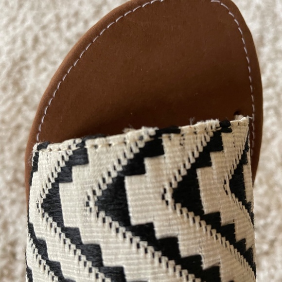 Handmade Straw Slide Sandals Open Toe Mule Black and Natural Woven. Size 38 - Picture 3 of 5